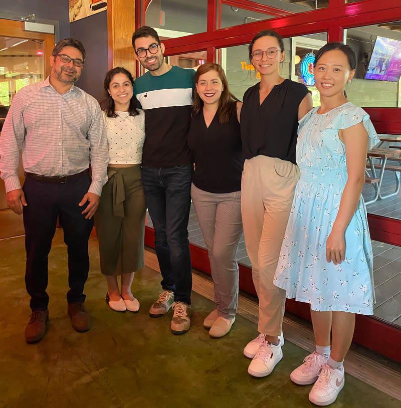 Paula Nieto-Morales and her Florida State University lab colleagues, 左起:云石, 保拉·涅托·莫拉莱斯, 米歇尔·罗德里格斯·加西亚, 麦孔·兰迪姆·维埃拉, Isabella Leite Coscarella and Dr. 何塞·R. 平托. (Photo courtesy of Paula Nieto-Morales)